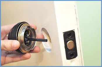 State Locksmith Services Allen Park, MI 313-483-0364 - 5-change-locks-service